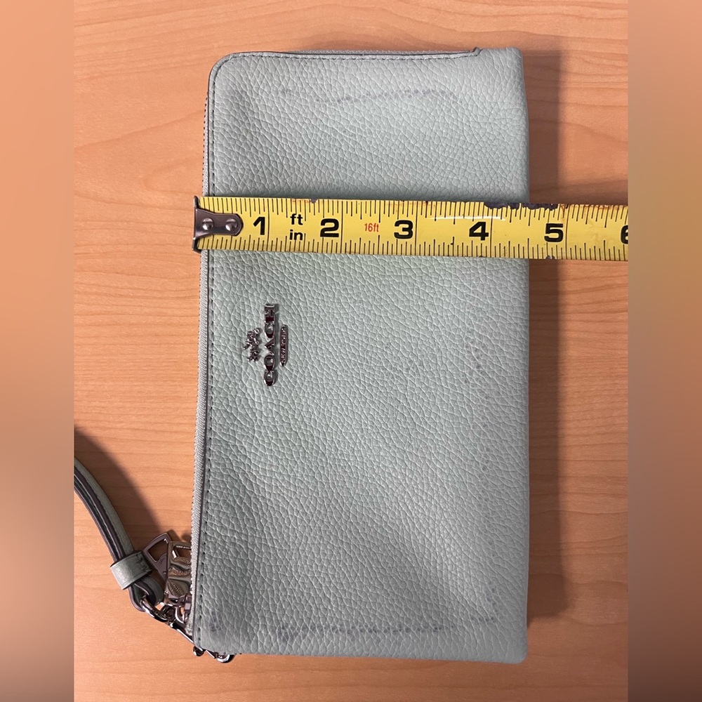 148: PreLoved Two Zippered Coach Light Green Leather Wristlet - Picture 14 of 14